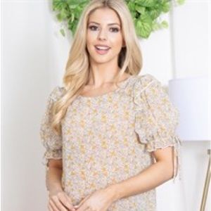 NWOT IVORY YELLOW FLORAL RUFFLE TOP